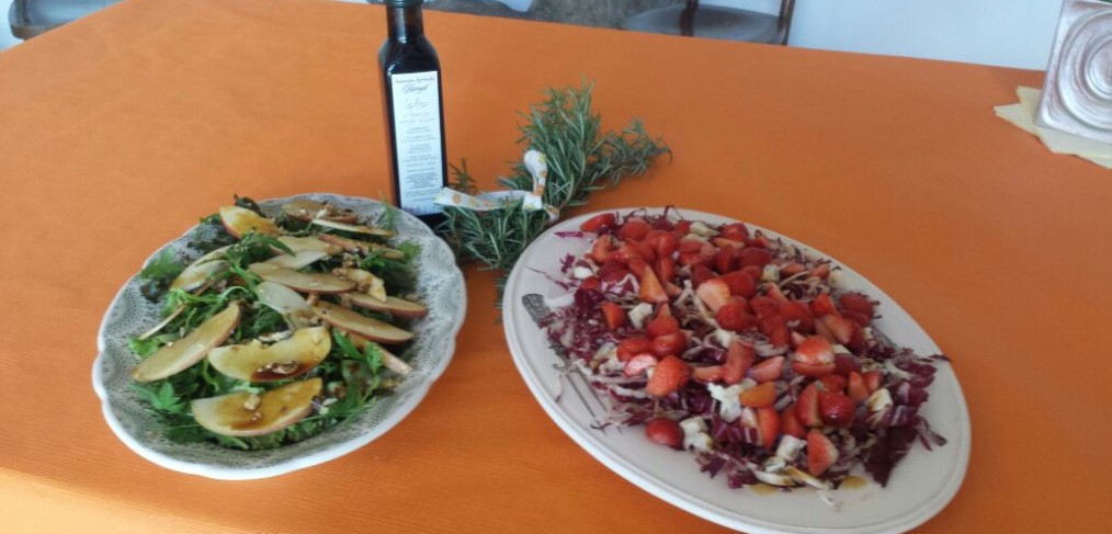 come si usa la saba: insalata fresca e fragole